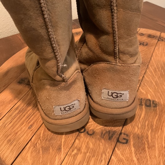 Ugh Boots, Tall SZ 9 - Picture 4 of 8